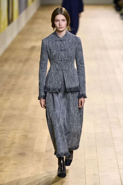 Look 50